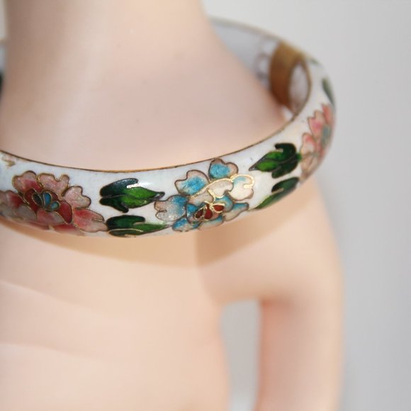 Vintage White Cloisonne Hinged Bangle - Picture 12 of 13